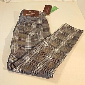 NWT Polished & Poised Slim Fit Petite in Plaid. SIZE PL